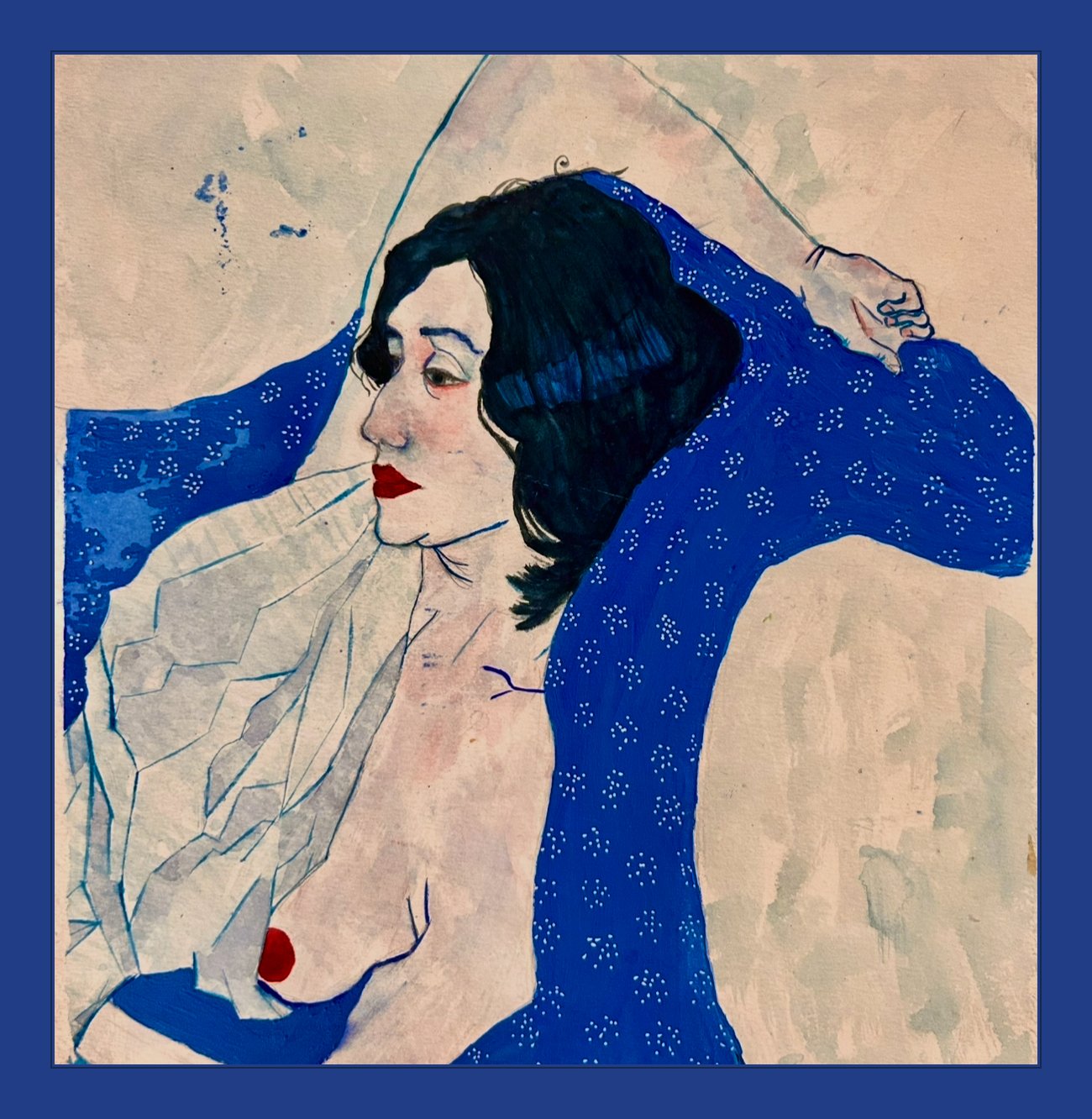 Mujer en sofá azul